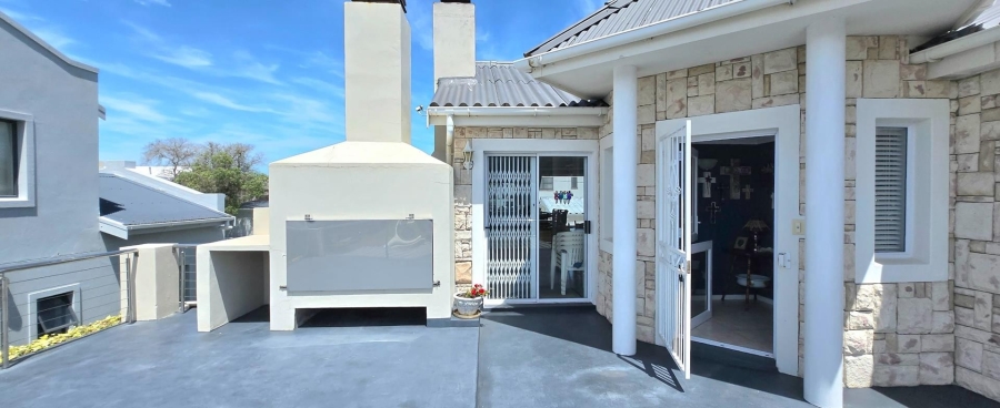 5 Bedroom Property for Sale in Franskraal Western Cape